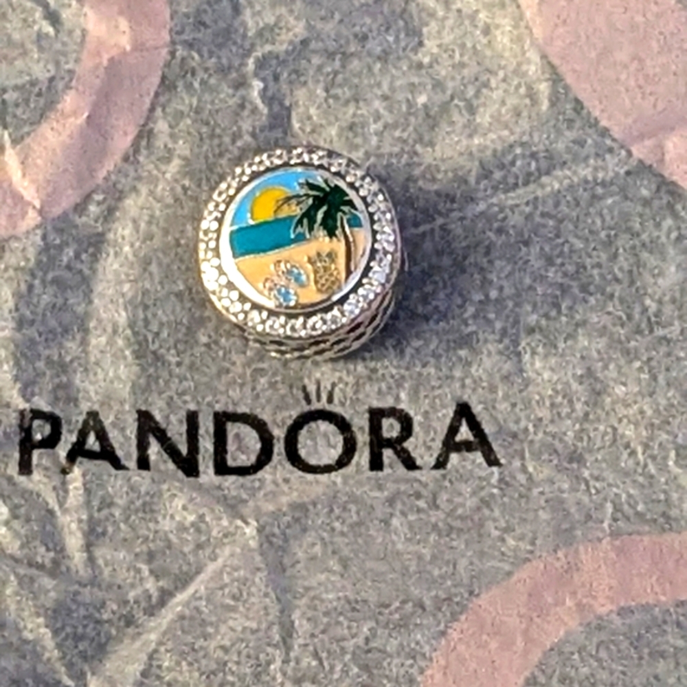 🚨SOLD🚨Pandora St Maarten Charm